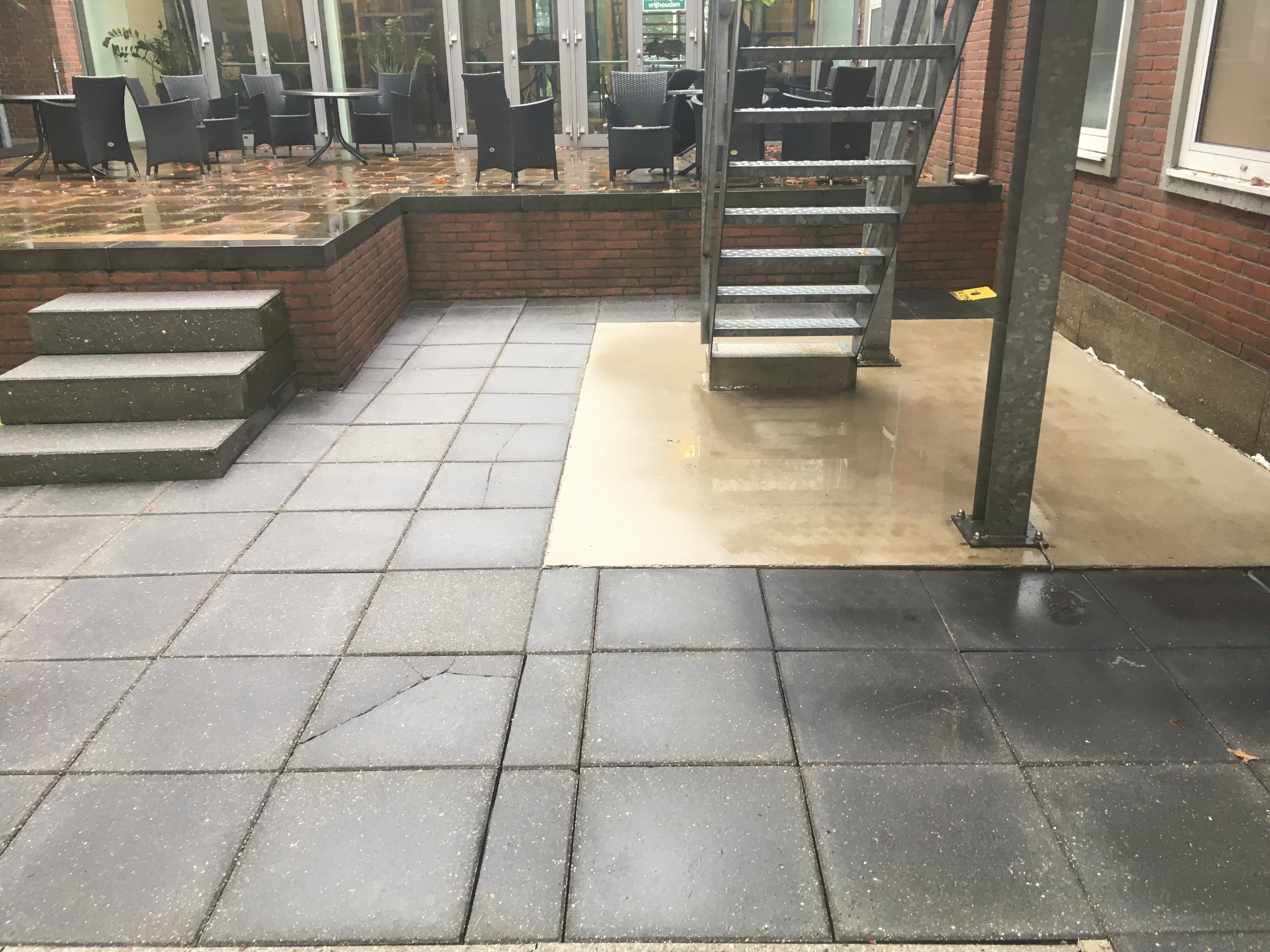 Zakelijk terras na reinigen